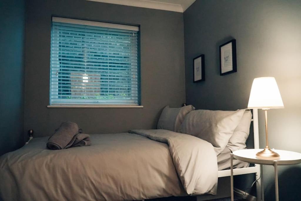 Modern 2 Bed Apartment Near City Centre Chelmsford Eksteriør billede