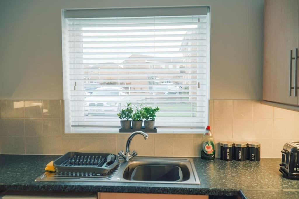 Modern 2 Bed Apartment Near City Centre Chelmsford Eksteriør billede