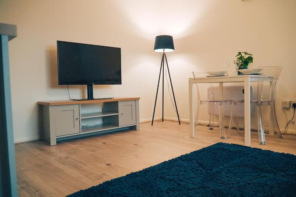 Modern 2 Bed Apartment Near City Centre Chelmsford Eksteriør billede